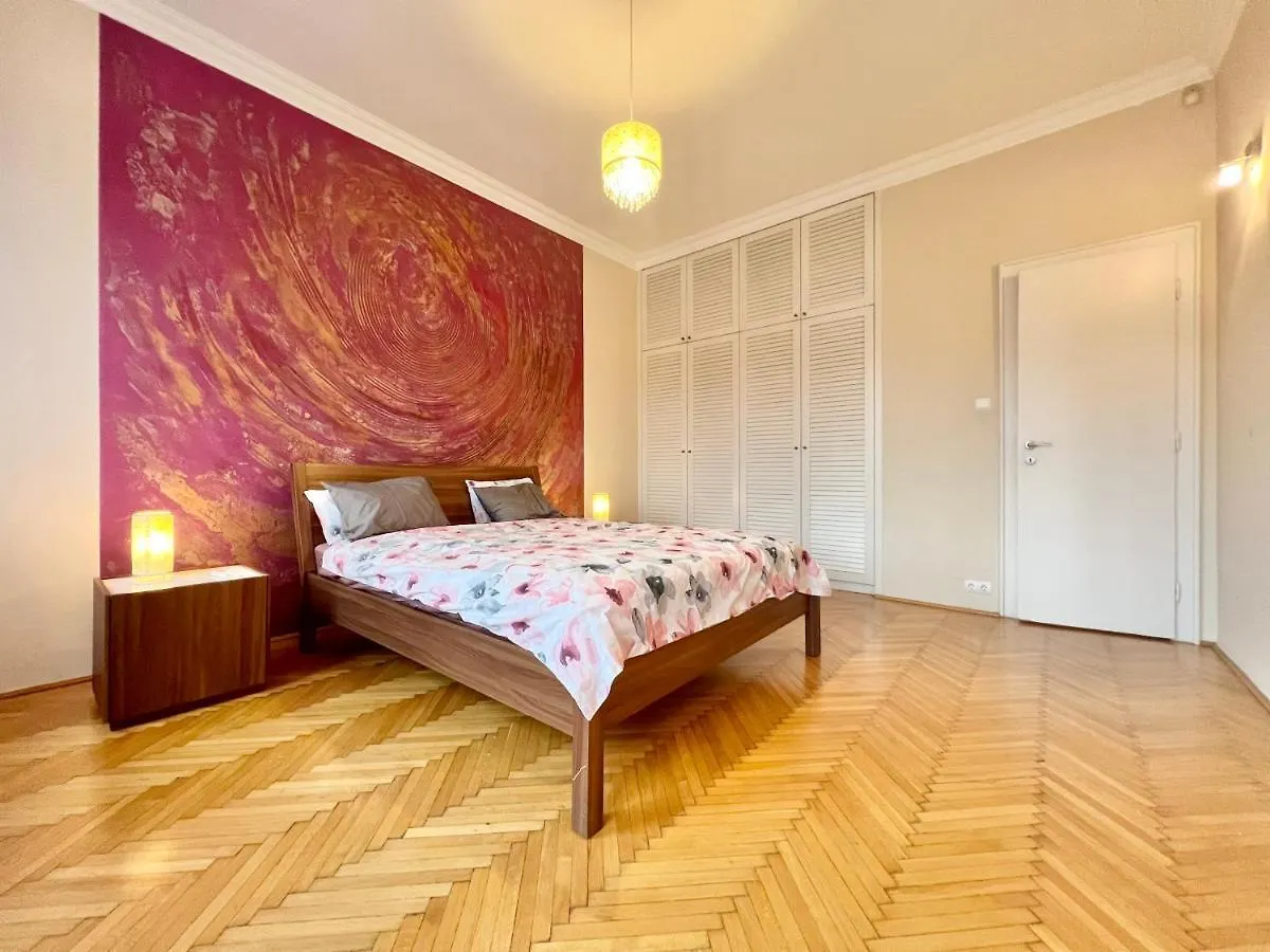 Exclusive Colourful Flat In The City Budapest Ungheria